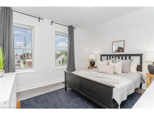 4 Robins Avenue, Hamilton, ON - Indoor Photo Showing Bedroom