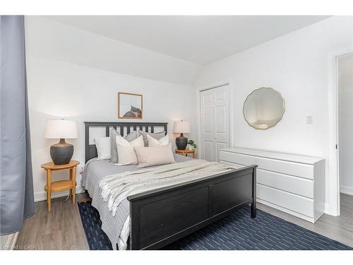 4 Robins Avenue, Hamilton, ON - Indoor Photo Showing Bedroom