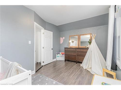 4 Robins Avenue, Hamilton, ON - Indoor Photo Showing Bedroom