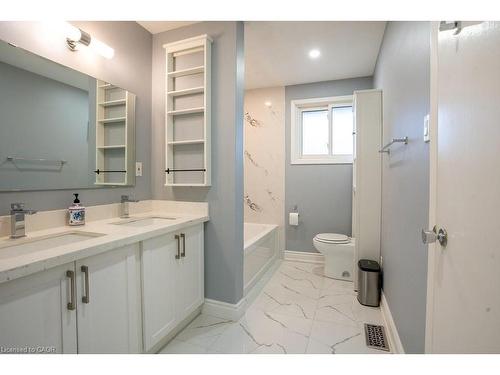 301 Lakeview Avenue, Burlington, ON - Indoor Photo Showing Bathroom
