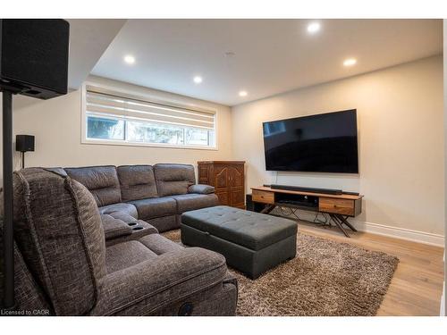 301 Lakeview Avenue, Burlington, ON - Indoor Photo Showing Living Room
