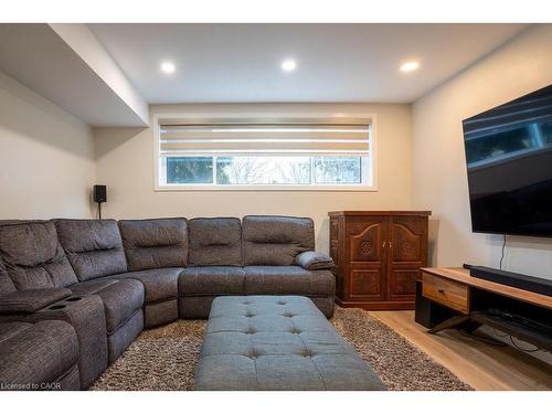 301 Lakeview Avenue, Burlington, ON - Indoor Photo Showing Living Room