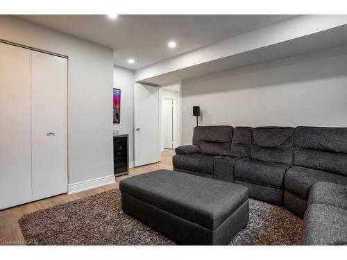 301 Lakeview Avenue, Burlington, ON - Indoor Photo Showing Living Room