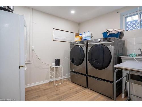 301 Lakeview Avenue, Burlington, ON - Indoor Photo Showing Laundry Room