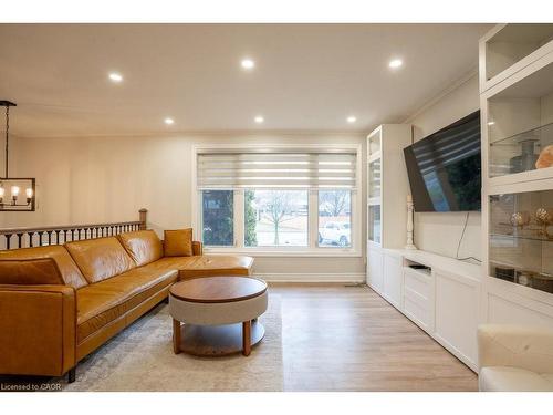 301 Lakeview Avenue, Burlington, ON - Indoor