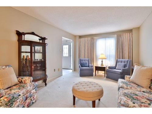 3224 Appollo Road, Burlington, ON - Indoor Photo Showing Living Room