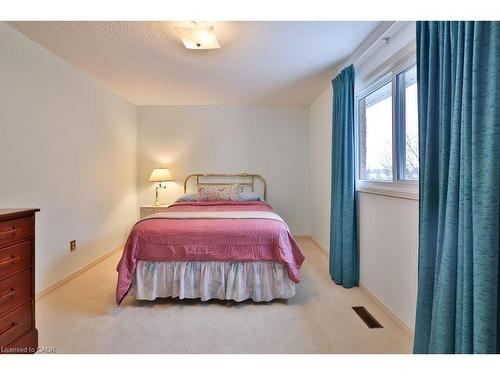 3224 Appollo Road, Burlington, ON - Indoor Photo Showing Bedroom