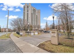 904-220 Forum Drive  Mississauga, ON L4Z 4K1