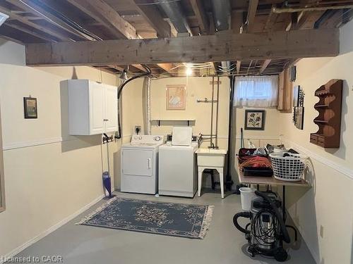 18 Kingfisher Drive, Hamilton, ON - Indoor Photo Showing Laundry Room