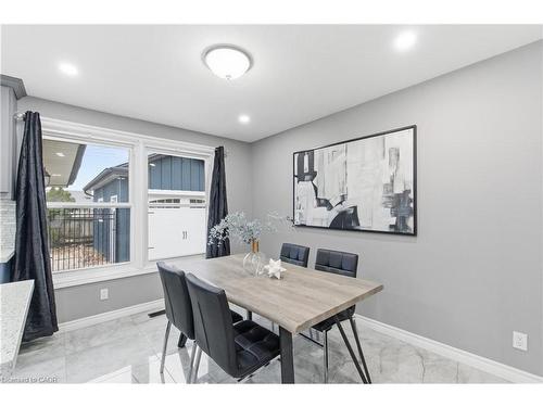 22 Colonial Street, Welland, ON - Indoor Photo Showing Dining Room
