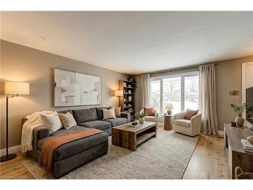 52 Monteagle Crescent, Kitchener, ON - Indoor Photo Showing Living Room