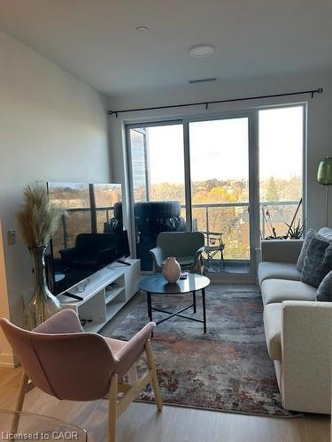712-415 Main Street W, Hamilton, ON - Indoor Photo Showing Living Room