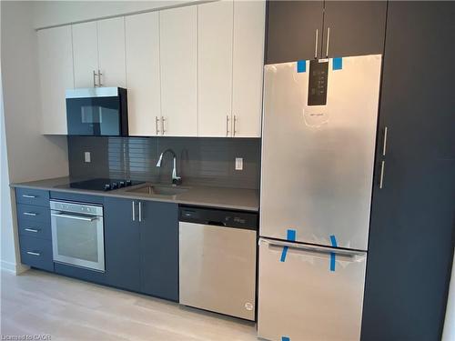 712-415 Main Street W, Hamilton, ON - Indoor Photo Showing Kitchen