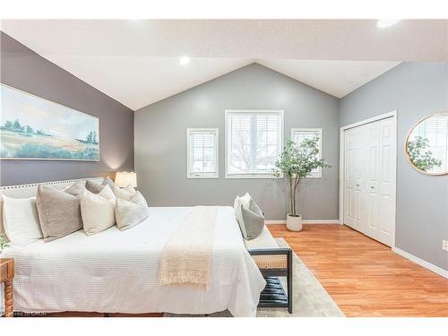 42 Roman Crescent, London, ON - Indoor Photo Showing Bedroom