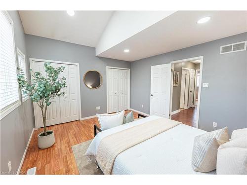 42 Roman Crescent, London, ON - Indoor Photo Showing Bedroom