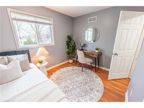 42 Roman Crescent, London, ON - Indoor Photo Showing Bedroom