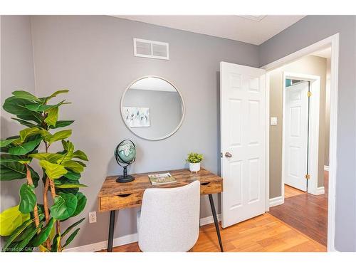 42 Roman Crescent, London, ON - Indoor Photo Showing Other Room