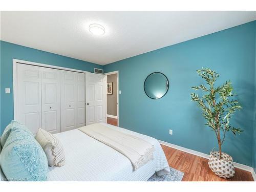 42 Roman Crescent, London, ON - Indoor Photo Showing Bedroom