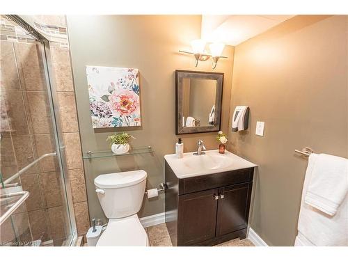 42 Roman Crescent, London, ON - Indoor Photo Showing Bathroom