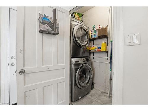 17 Minto Avenue, Hamilton, ON - Indoor Photo Showing Laundry Room