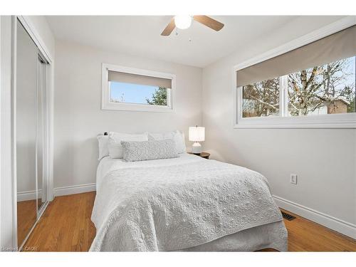 16 Alison Avenue, Cambridge, ON - Indoor Photo Showing Bedroom