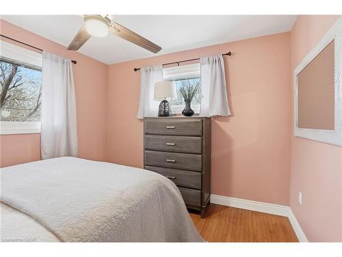 16 Alison Avenue, Cambridge, ON - Indoor Photo Showing Bedroom