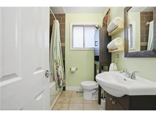 16 Alison Avenue, Cambridge, ON - Indoor Photo Showing Bathroom