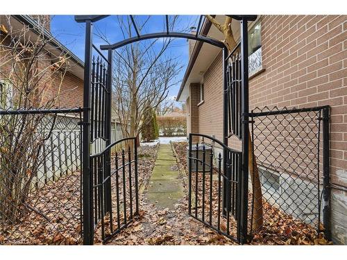 16 Alison Avenue, Cambridge, ON - Outdoor