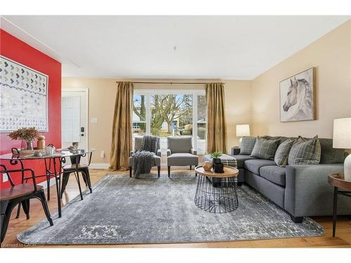 16 Alison Avenue, Cambridge, ON - Indoor Photo Showing Living Room