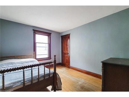 63 Carrick Avenue, Hamilton, ON - Indoor Photo Showing Bedroom