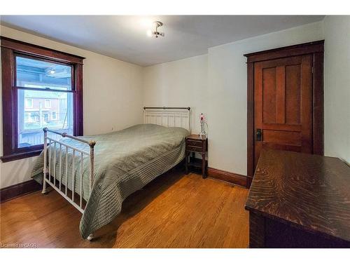 63 Carrick Avenue, Hamilton, ON - Indoor Photo Showing Bedroom