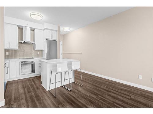 1008-2081 Fairview Street, Burlington, ON - Indoor Photo Showing Kitchen