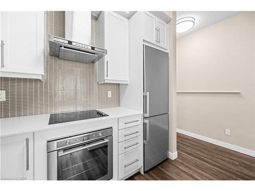 1008-2081 Fairview Street, Burlington, ON - Indoor Photo Showing Kitchen