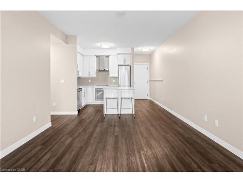 1008-2081 Fairview Street, Burlington, ON - Indoor Photo Showing Kitchen