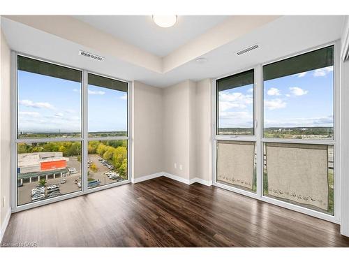 1008-2081 Fairview Street, Burlington, ON - Indoor Photo Showing Other Room