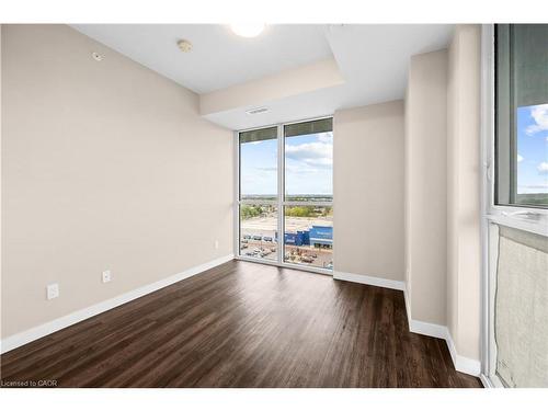 1008-2081 Fairview Street, Burlington, ON - Indoor Photo Showing Other Room
