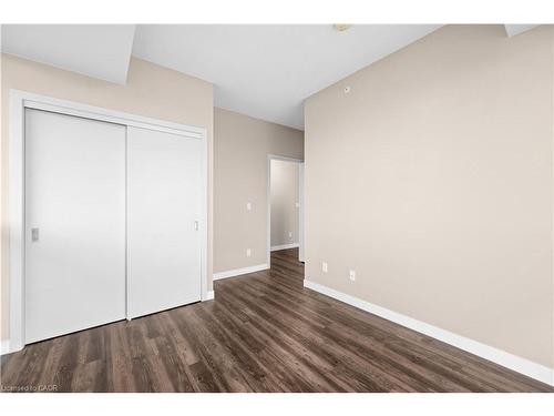 1008-2081 Fairview Street, Burlington, ON - Indoor Photo Showing Other Room