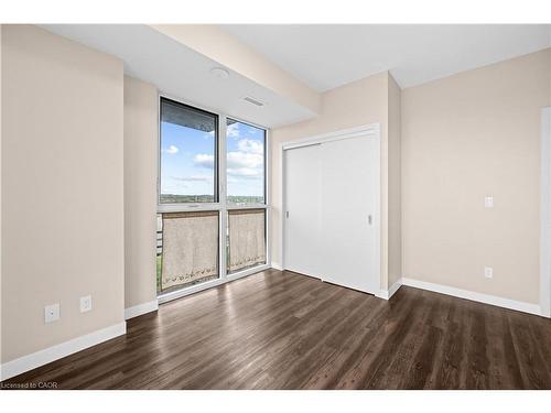 1008-2081 Fairview Street, Burlington, ON - Indoor Photo Showing Other Room