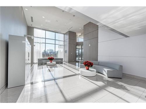 1008-2081 Fairview Street, Burlington, ON - Indoor Photo Showing Other Room