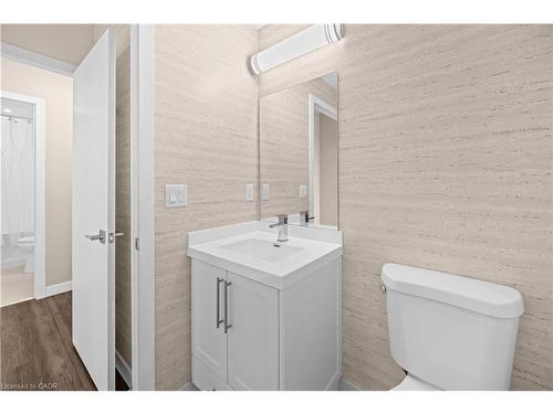 1008-2081 Fairview Street, Burlington, ON - Indoor Photo Showing Bathroom