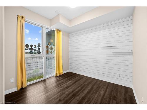 1008-2081 Fairview Street, Burlington, ON - Indoor Photo Showing Other Room
