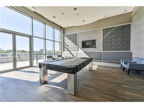 1008-2081 Fairview Street, Burlington, ON - Indoor Photo Showing Other Room