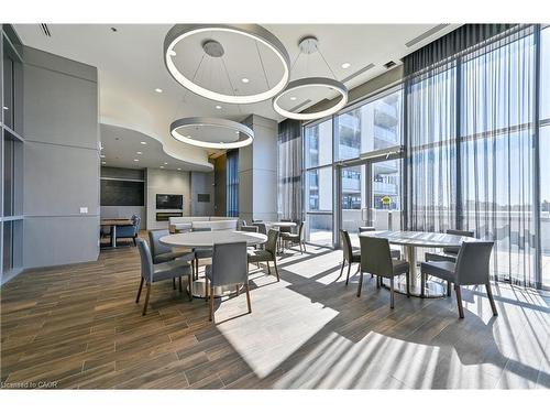 1008-2081 Fairview Street, Burlington, ON - Indoor Photo Showing Dining Room