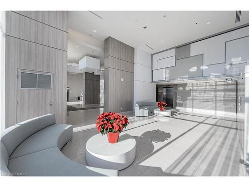 1008-2081 Fairview Street, Burlington, ON - Indoor Photo Showing Other Room