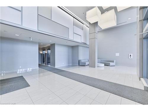 1008-2081 Fairview Street, Burlington, ON - Indoor Photo Showing Other Room