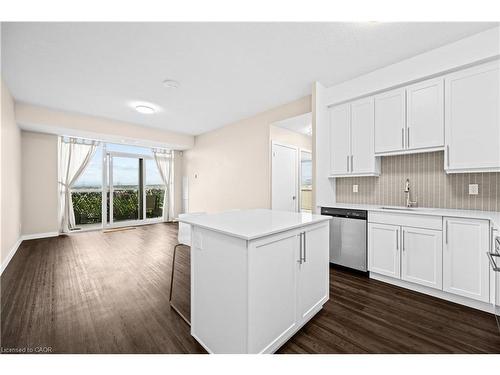 1008-2081 Fairview Street, Burlington, ON - Indoor Photo Showing Kitchen