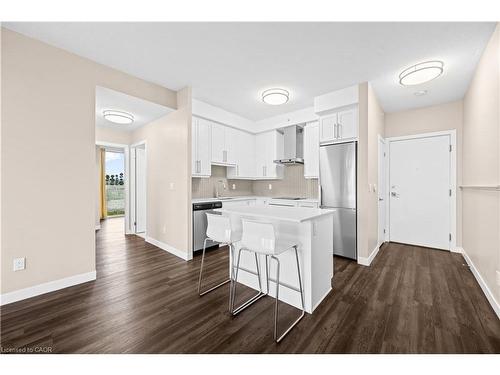 1008-2081 Fairview Street, Burlington, ON - Indoor Photo Showing Kitchen