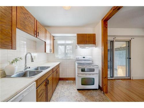 408 East 21St Street, Hamilton, ON - Indoor Photo Showing Kitchen With Double Sink