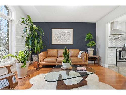17 Krieghoff Drive, Hamilton, ON - Indoor Photo Showing Living Room