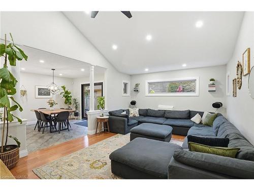 17 Krieghoff Drive, Hamilton, ON - Indoor Photo Showing Living Room